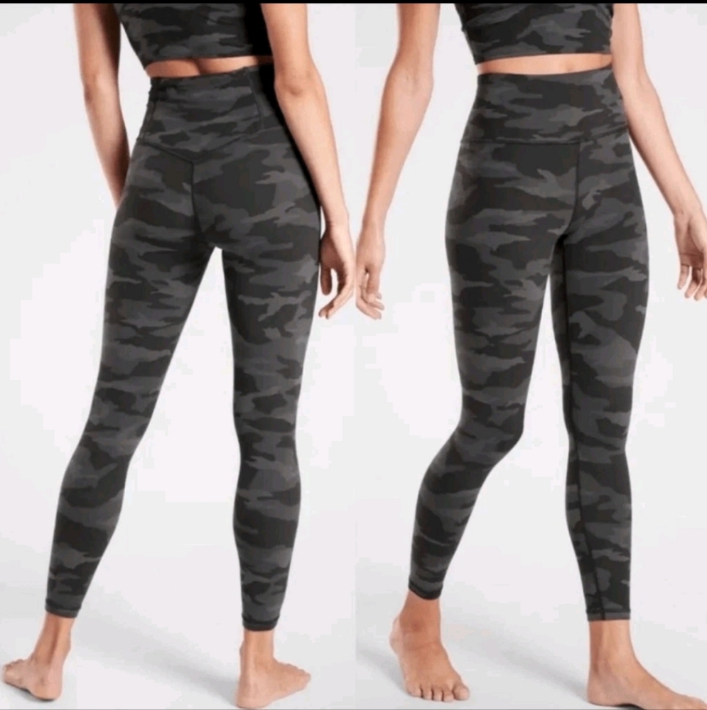 Athleta Elation 7/8 Tight Camo Size XS